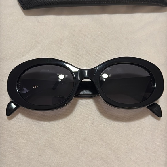 Celine Triompe black on black sunglassesses CL4019U
Like new! - Picture 2 of 8